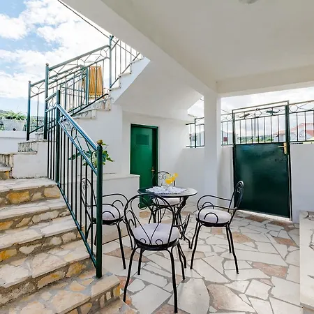 Pensjonat Holiday Lala Vinišće